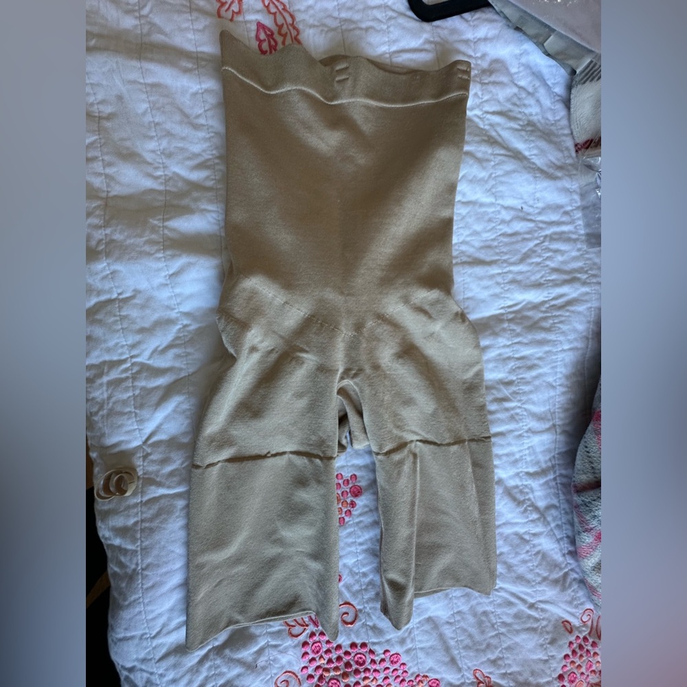 🤎 SPANX Higher Power Beige Shapewear Bodysuit Shorts Size Small